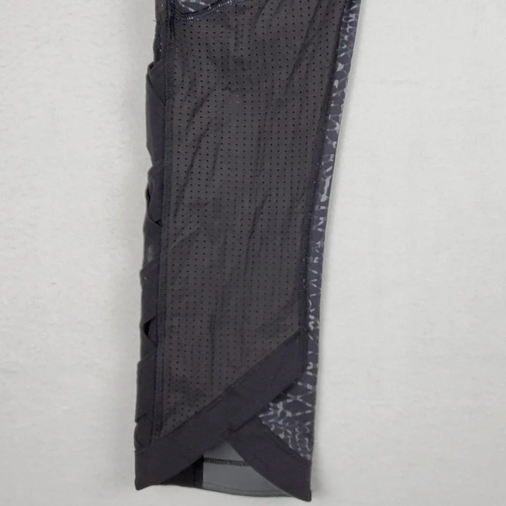 Lululemon Capri Leggings Womens‎ 4 XS Black Snake Criss-Cross Hem Elastic Waist